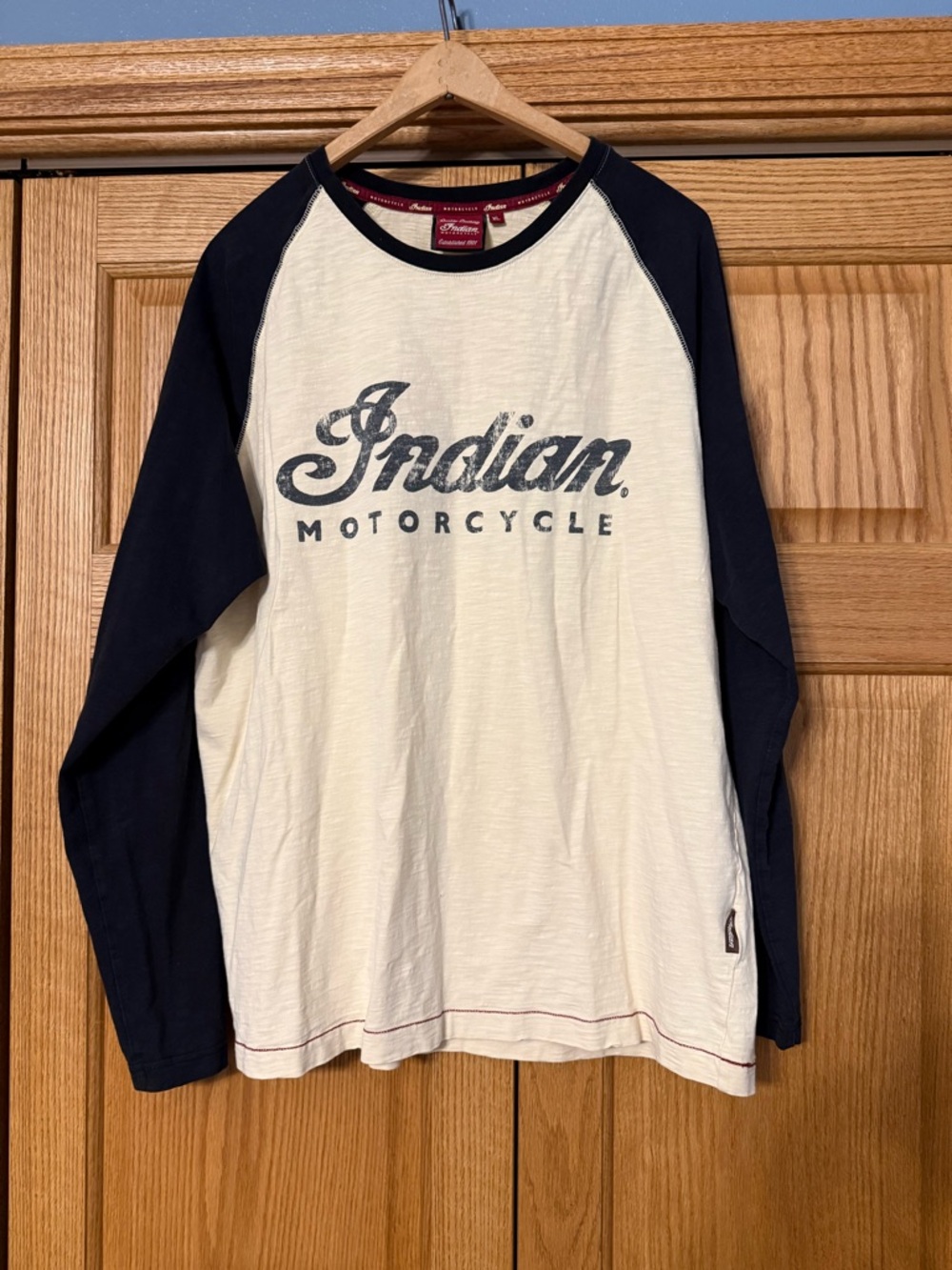 Indian Motorcycle Men’s Long Sleeve Raglan Shirt - Cream & Black